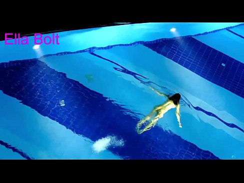 ❤️ Nu mă pot opri din privit, tânără blondă surprinsă înotând goală în piscina stațiunii ELLA BOLT at us ro.nastypornpics-com.ru ❌