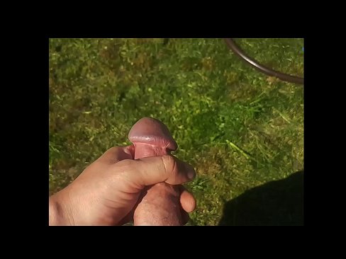 ❤️ O bunăciune fierbinte își face sex cu păsărica roz și ejaculează cu un squirt într-o grădină de vară at us ro.nastypornpics-com.ru ❌