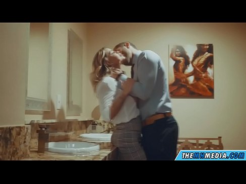 ❤️ Când o blondă cu sânii mari te seduce într-o toaletă publică at us ro.nastypornpics-com.ru ❌